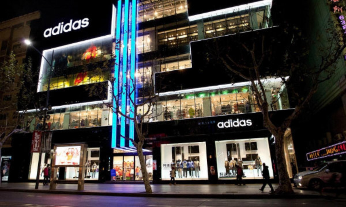 Κορονοϊος: Παραλίγο να… εξαφανίσει την Adidas!