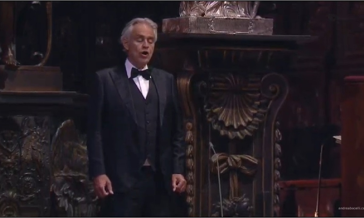 Η συναυλία – προσευχή του Αντρέα Μποτσέλι στον άδειο Ντουόμο του Μιλάνου (vid)