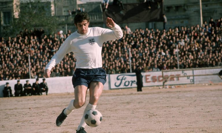 Κορονοϊός: Στο νοσοκομείο θρυλικός Άγγλος ποδοσφαιριστής!