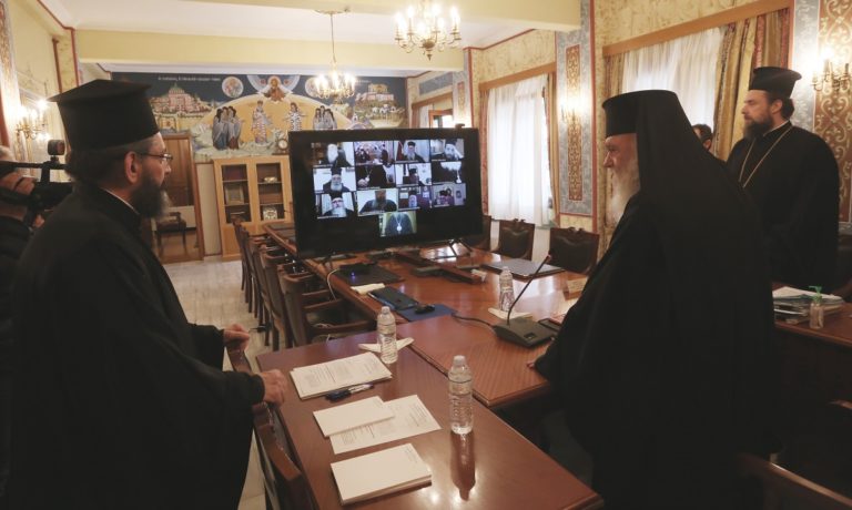 Ιερά Σύνοδος προς Ιεράρχες: «Δώστε έναν μισθό στο ΕΣΥ»