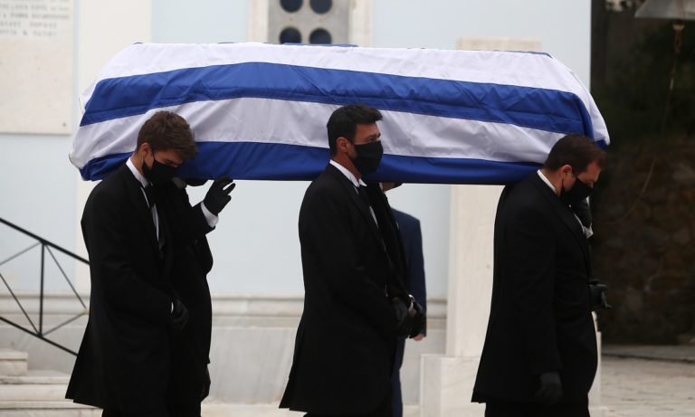 Μανώλης Γλέζος: Σε στενό κύκλο, λόγω κορονοϊού, το «τελευταίο αντίο» (vid+pics)