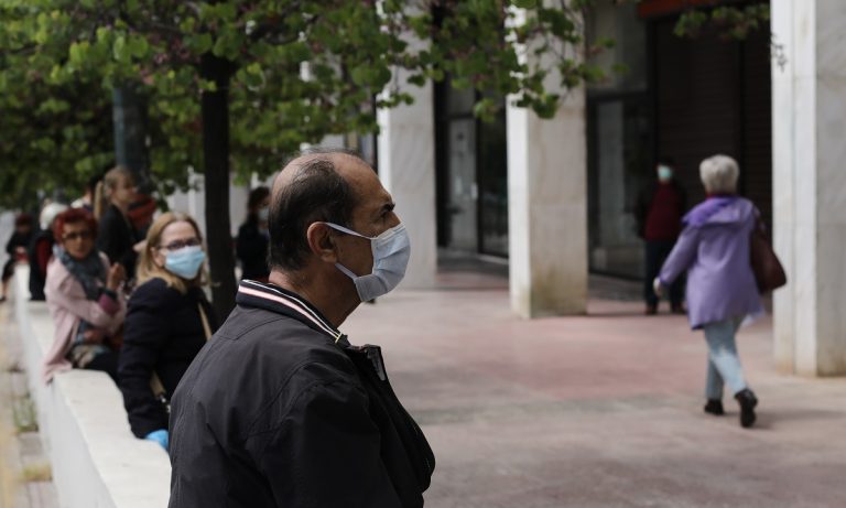 Τσιόδρας: «Άλλες οι συνθήκες, συστήνεται η χρήση μάσκας τώρα»