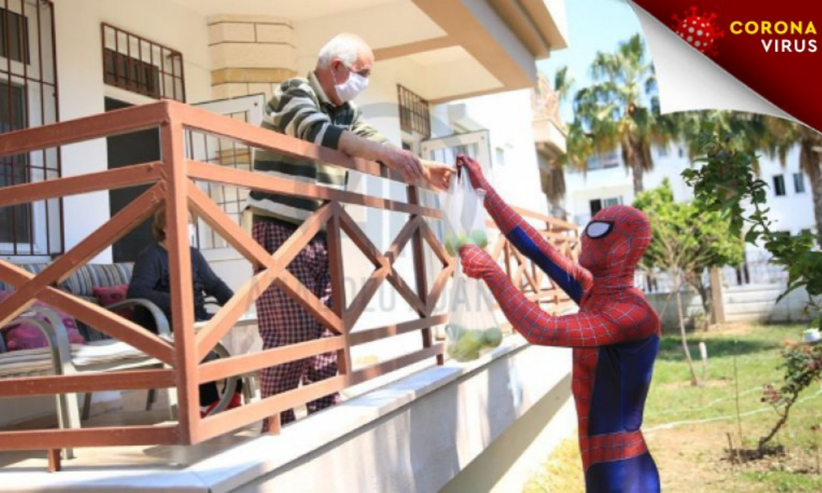 Spiderman: Είναι Τούρκος και τα… βάζει με τον κορονοϊό (pics)