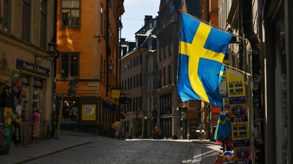 Σουηδία: Από την «ανοσία της αγέλης» στην επιβολή μέτρων