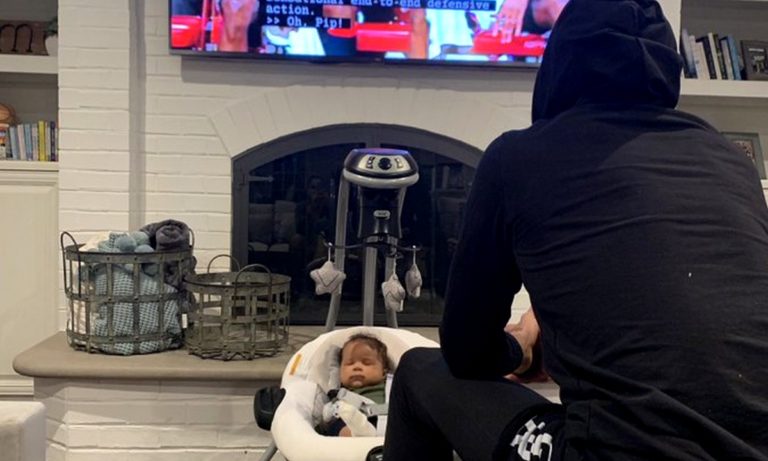 Αντετοκούνμπο: Είδε το «The Last Dance» μαζί με τον γιο του ο Γιάννης (pic)