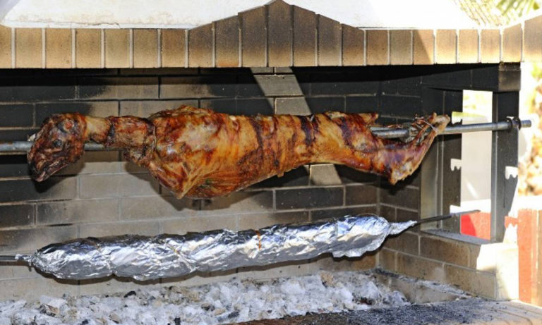 Πάσχα: Πως θα σουβλίσουμε… νόμιμα (vid)