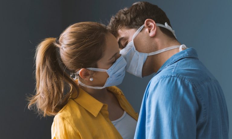 Κορονοϊός και σεξ: Τι λέει ο Θάνος Ασκητής