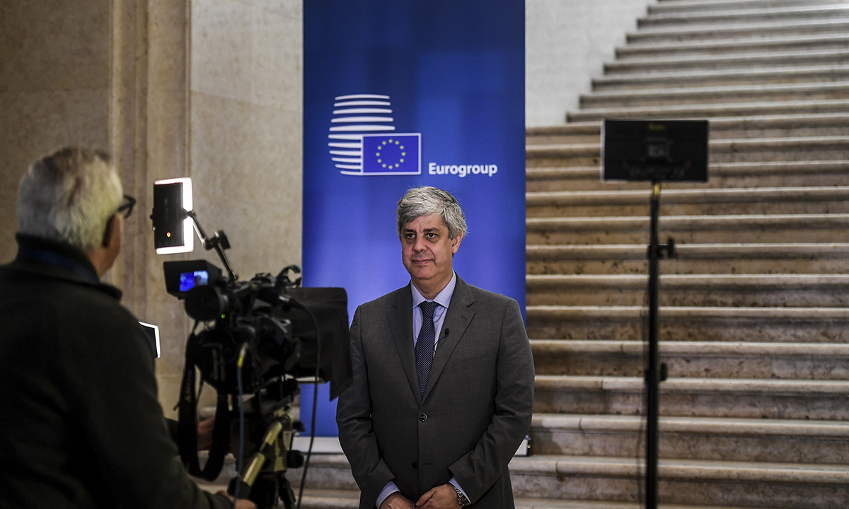 Eurogroup: Σε τεντωμένο σκοινί, ακόμα να αρχίσει η τηλεδιάσκεψη
