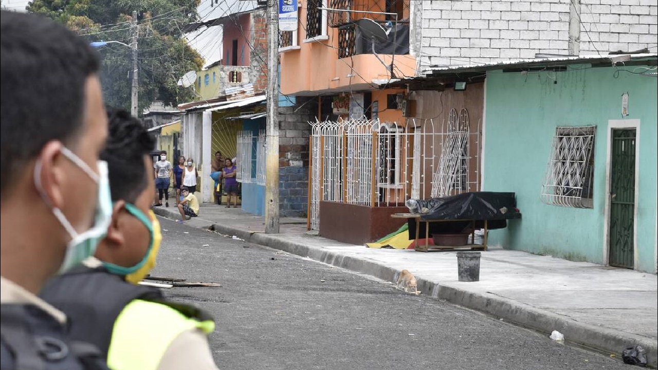 Κορονοϊός – Ισημερινός: Κατέρρευσε η χώρα. Νεκροί στο δρόμο, σκληρές εικόνες (vid)