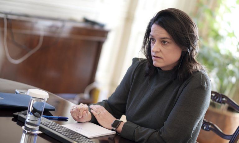 Κεραμέως: «Τι θα γίνει με πανελλαδικές – προαγωγικές»