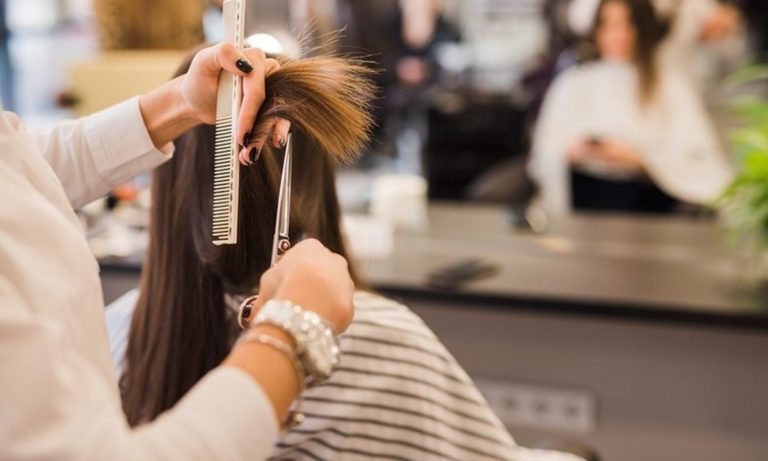 Κορονοϊός: «Πανζουρλισμός» από… τώρα στα κομμωτήρια!