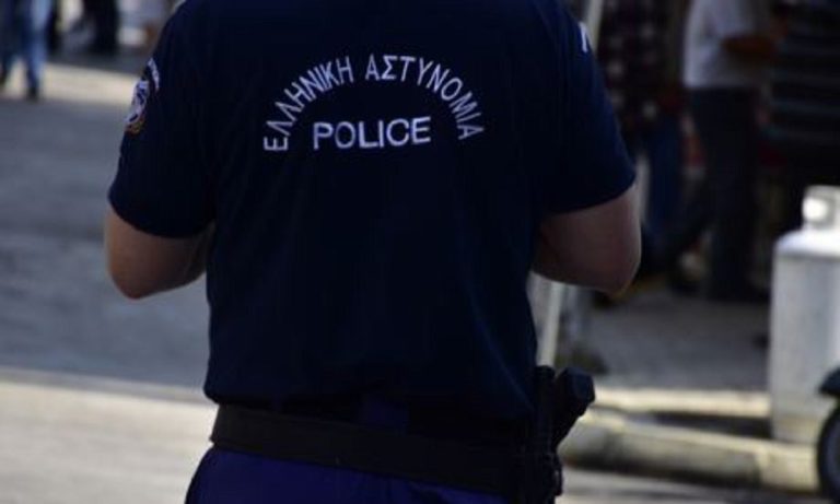 Κορονοϊός – Αίγιο: Συνελήφθη κουρέας με το ψαλίδι στο χέρι! (vid)