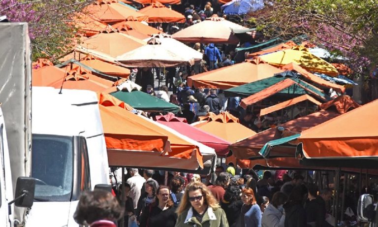 Κορονοϊός: Το αδιαχώρητο στις λαϊκές αγορές