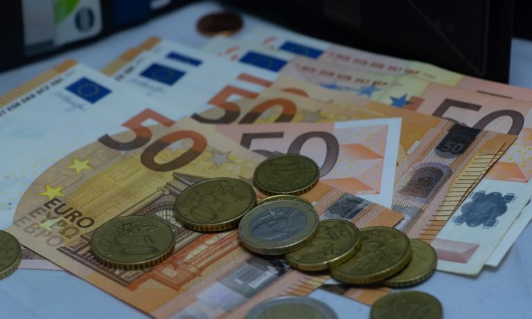 Επίδομα 800 ευρώ: Οι νέες κατηγορίες εργαζομένων που το δικαιούνται