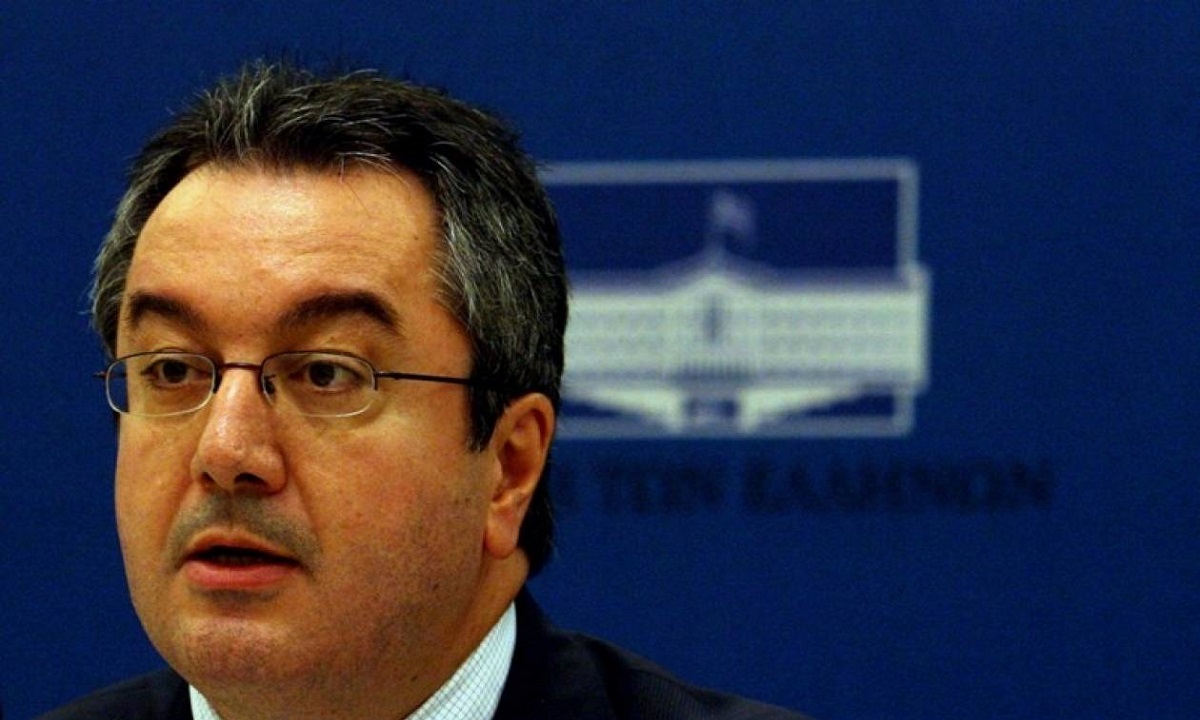 Ηλίας Μόσιαλος: Τι λέει για το εμβόλιο και τα μέτρα περιορισμού