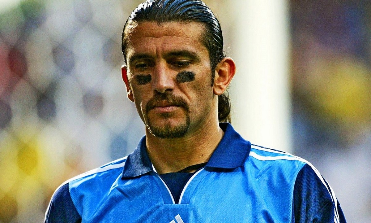 Κορονοϊός – Ρουστού: «Το δέρμα του είχε γίνει γκρι, δίνει μάχη ζωής»