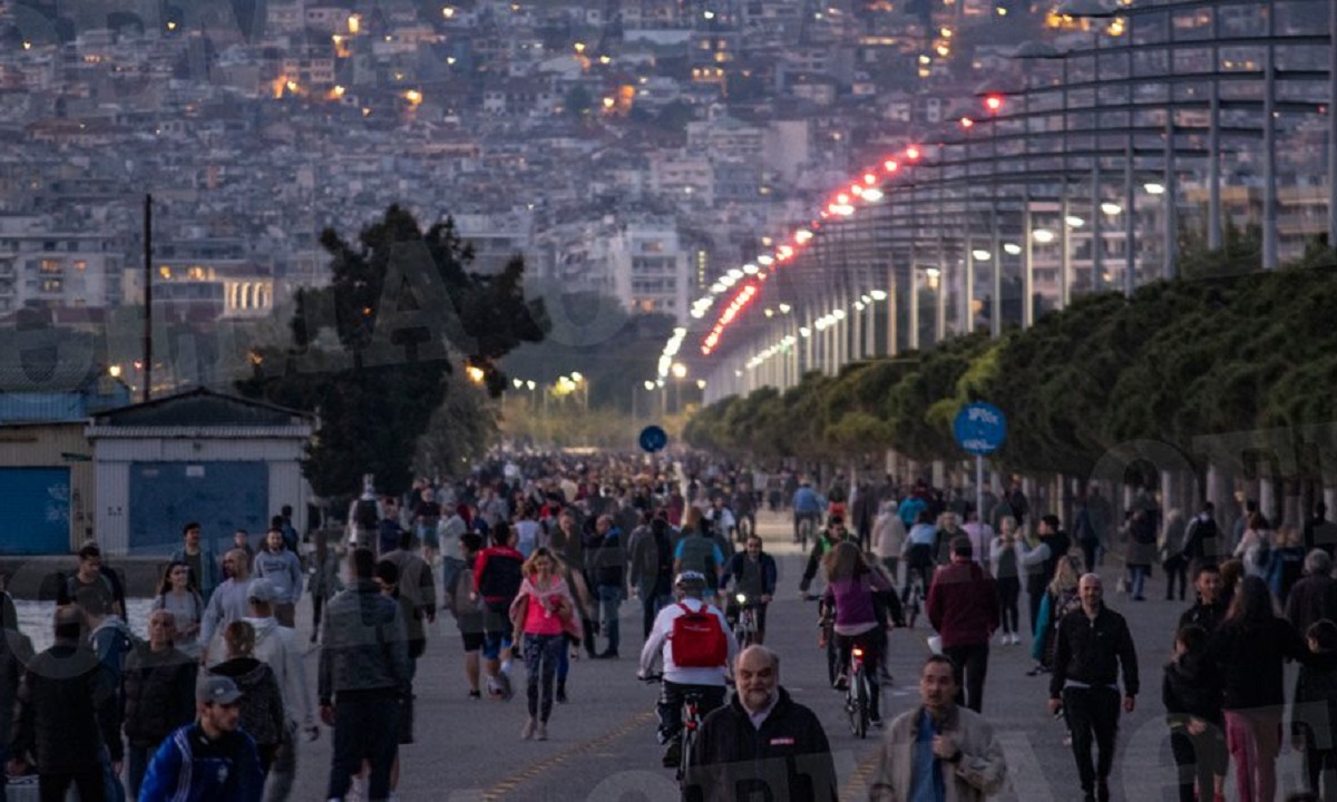 Κορονοϊός: Στη Θεσσαλονίκη άνοιξε η Νέα Παραλία και έγινε... χαμός
