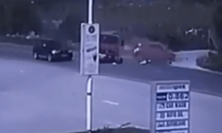 Κρήτη: Απίστευτο τροχαίο με πυροσβεστικό όχημα! (vid)