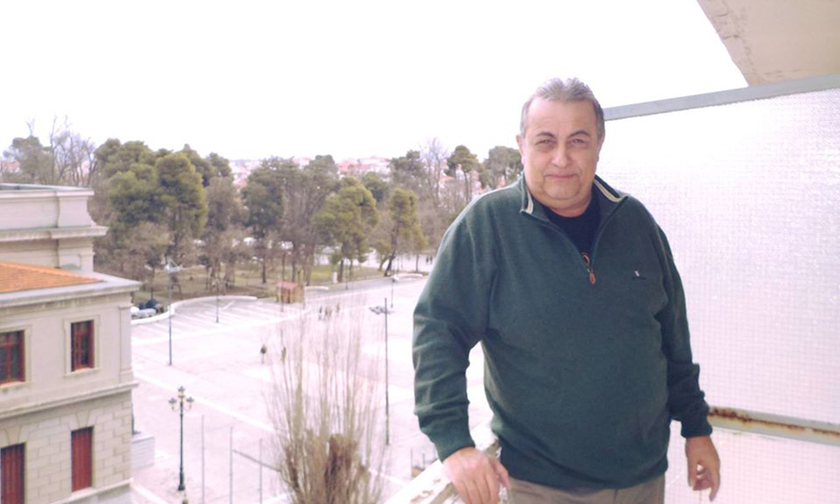 Έφυγε από τη ζωή ο δημοσιογράφος Άκης Τσόπελας