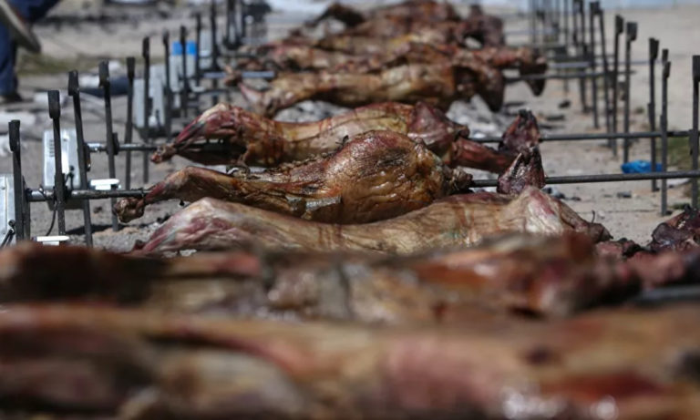 Πάσχα με drones πάνω από τις σούβλες και μυστικούς αστυνομικούς!