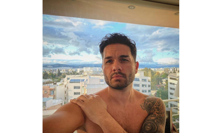 Ο Χρήστος Μάστορας “ξεσκουριάζει” με το Hotel California!