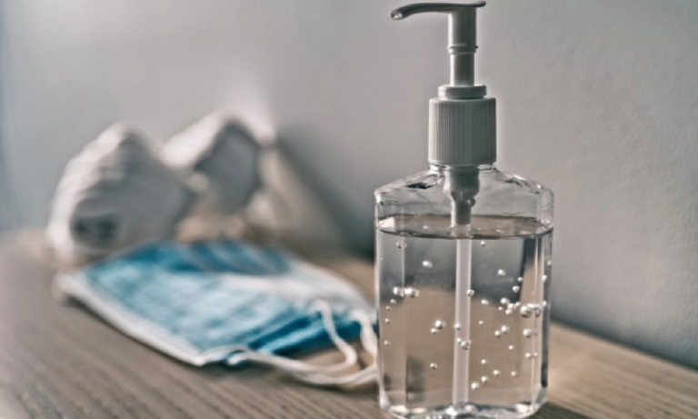 Κορονοϊός: Κατασχέθηκαν 11.000 λίτρα αντισηπτικού υγρού (vid)