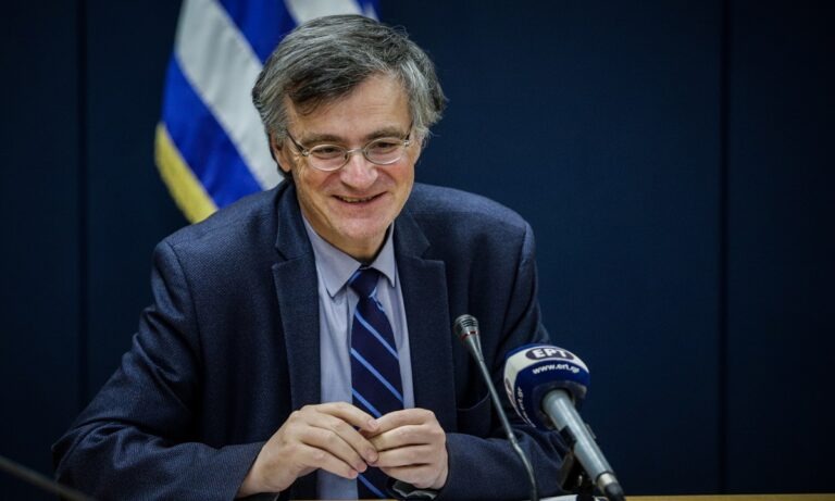 Γιατρός ξεμπροστιάζει Τσιόδρα και… σύστημα για τον κορονοϊό