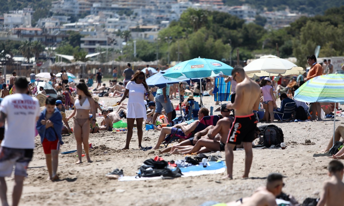 Αθήνα: «Χαμός» στις παραλίες (pics, vid)