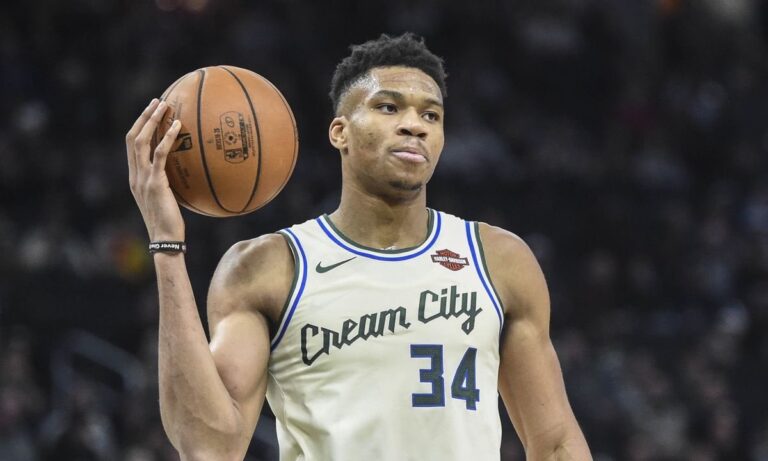 Ο Γιάννης Αντετοκούνμπο δεν ξέρει ποιος το έβγαλε, αλλά λατρεύει το… Greek Freak!