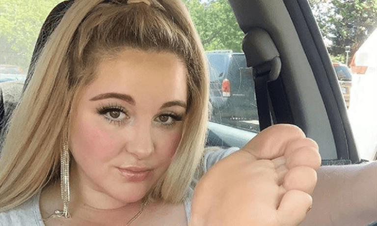 ΗΠΑ: Φοιτήτρια βγάζει 6.000 δολάρια με τα πόδια της! (pics)