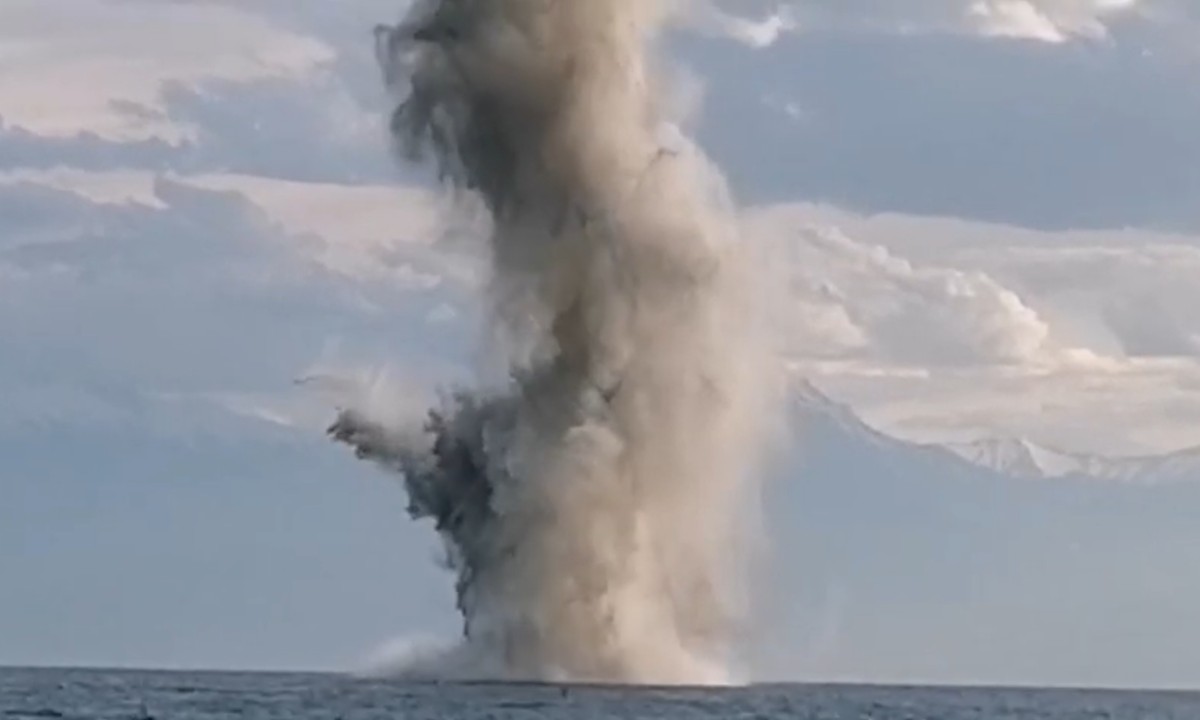 Νέα Μηχανιώνα: Εντυπωσιακές εικόνες από την εξουδετέρωση νάρκης (vid)