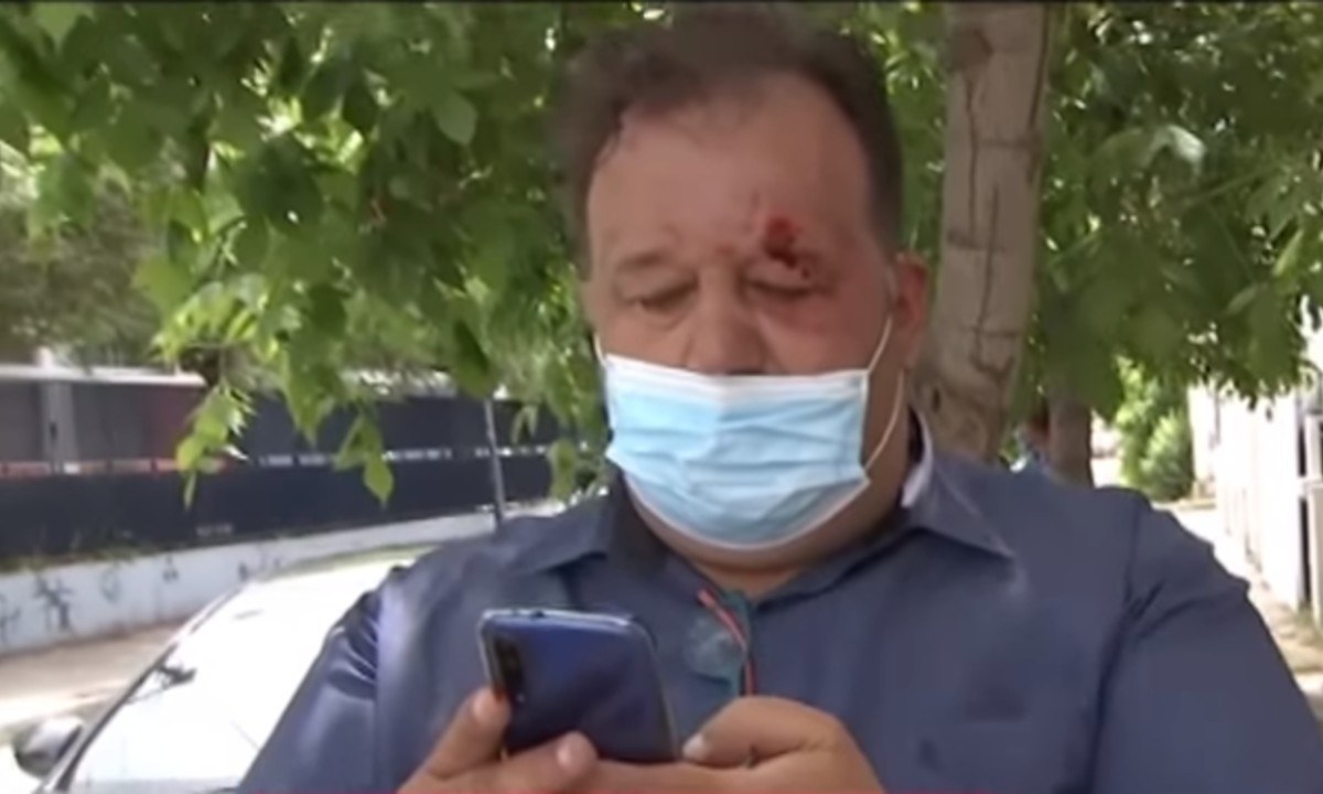 Η στιγμή της επίθεσης στον δημοσιογράφο του ΣΚΑΪ  (vid)