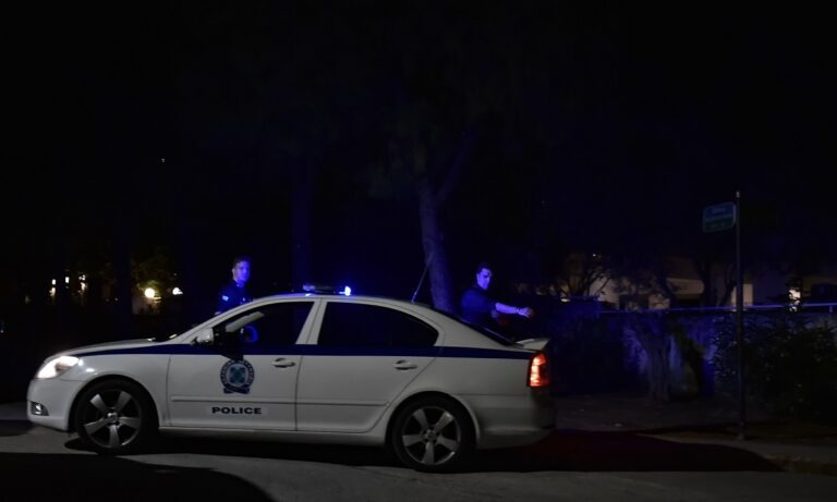 Έγκλημα στη Βούλα: Βίντεο από τις έρευνες της αστυνομίας αμέσως μετά την εκτέλεση