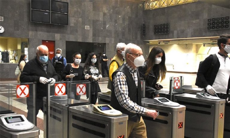 Άρση μέτρων: Αγχωμένοι οι επιβάτες σε μετρό, λεωφορεία – Φορούν μάσκες, τηρούν αποστάσεις