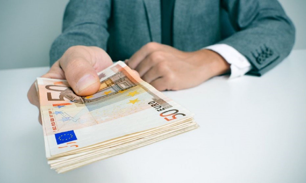 Επίδομα 534 ευρώ: Πώς θα δοθούν τα χρήματα