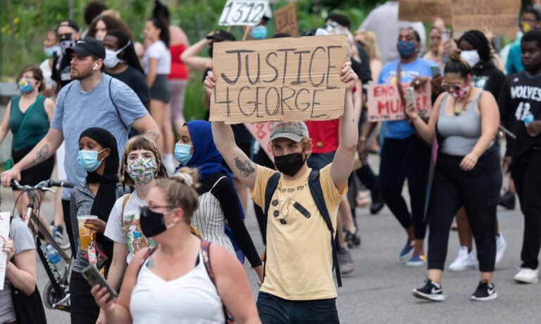 Αμερική: Επίθεση διαδηλωτών στον Λευκό Οίκο, σε ετοιμότητα ο στρατός (vid)