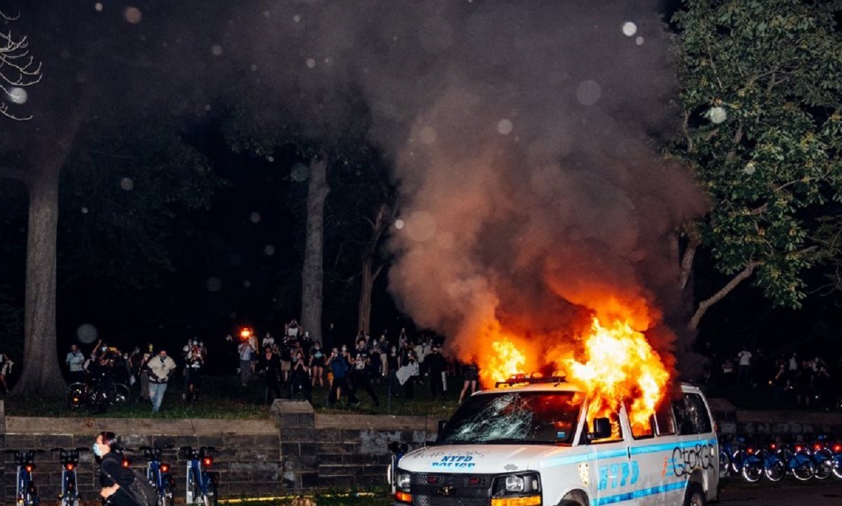 Υπόθεση Τζορτζ Φλόιντ: Έφτασαν ακόμη και στον Λευκό Οίκο οι διαδηλωτές! (vids)