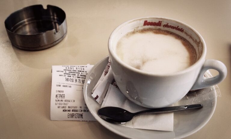 Μείωση ΦΠΑ: Ποια προϊόντα θα είναι φθηνότερα από τη Δευτέρα (vid)