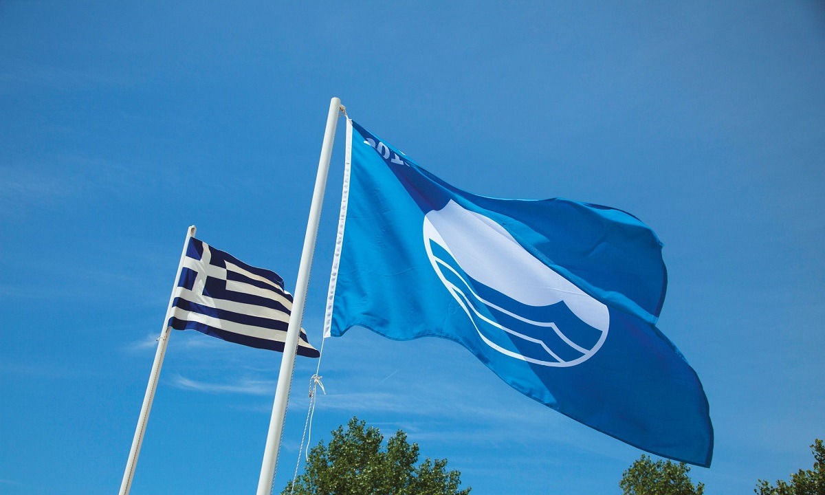 Αυτές είναι οι 497 παραλίες στην Ελλάδα με Γαλάζια Σημαία