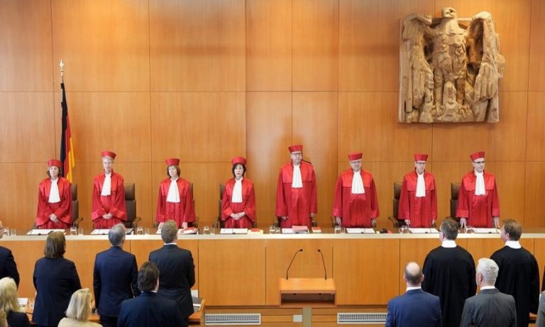 Συνταγματικό Δικαστήριο Γερμανίας: Αντισυνταγματικοί οι περιορισμοί στη θρησκευτική λατρεία λόγω κορονοϊού