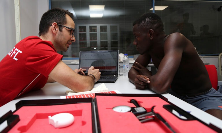 Ολυμπιακός: Ο διατροφολόγος Γκόμες για την Ελλάδα, τον κορονοϊό και τη Νότιγχαμ