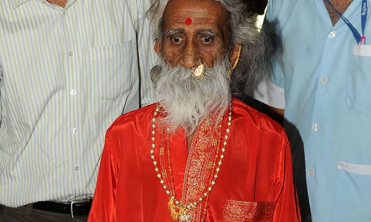 Ινδία: Πέθανε ο γιόγκι που ισχυριζόταν ότι δεν είχε φάει ή πιει για περισσότερα από 70 χρόνια (vid)