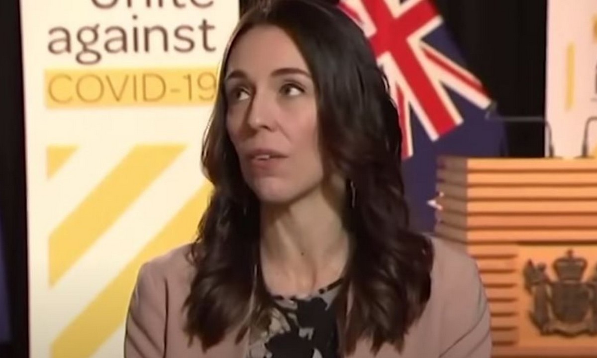 Νέα Ζηλανδία: Η πρωθυπουργούς βίωσε τα 5,9 Ρίχτερ on camera (vid)