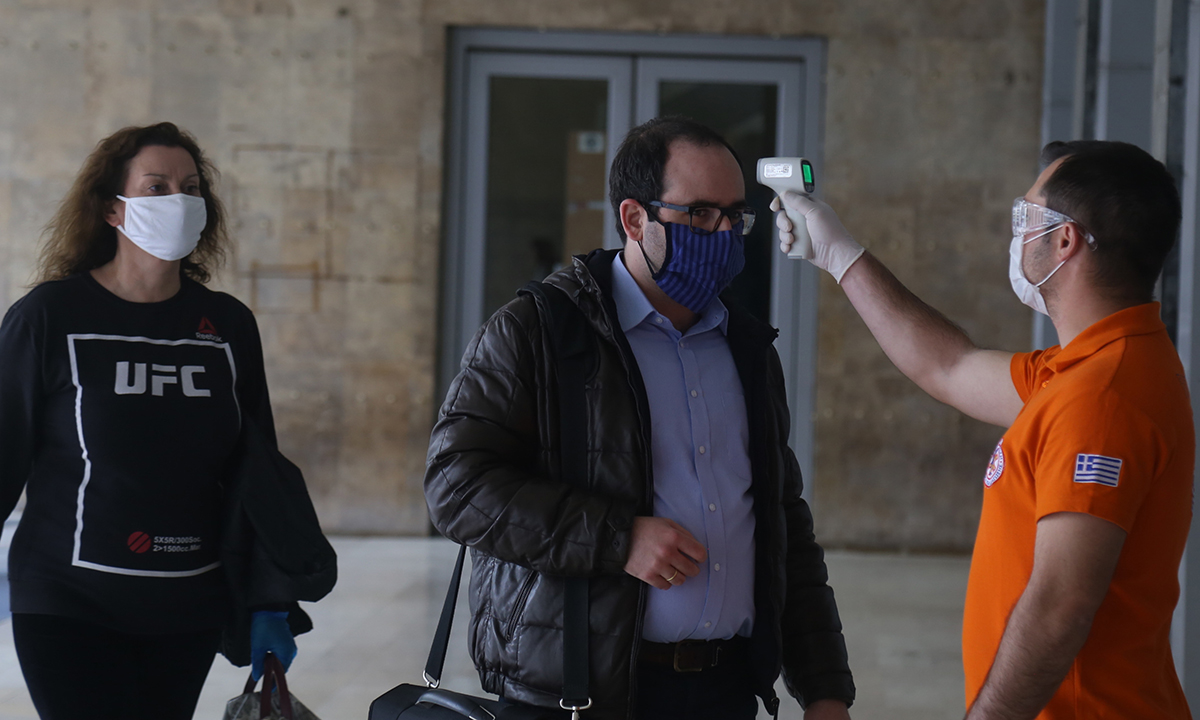 Κορονοϊός: Με αυτά τα συμπτώματα κάνεις δωρεάν το τεστ