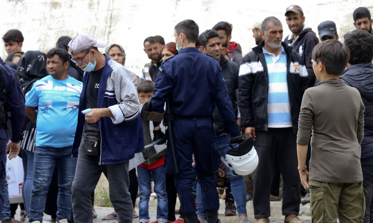 Πρόσφυγες και μετανάστες: Από την πλατεία Βικτωρίας σε Σκαραμαγκά-Σχιστό