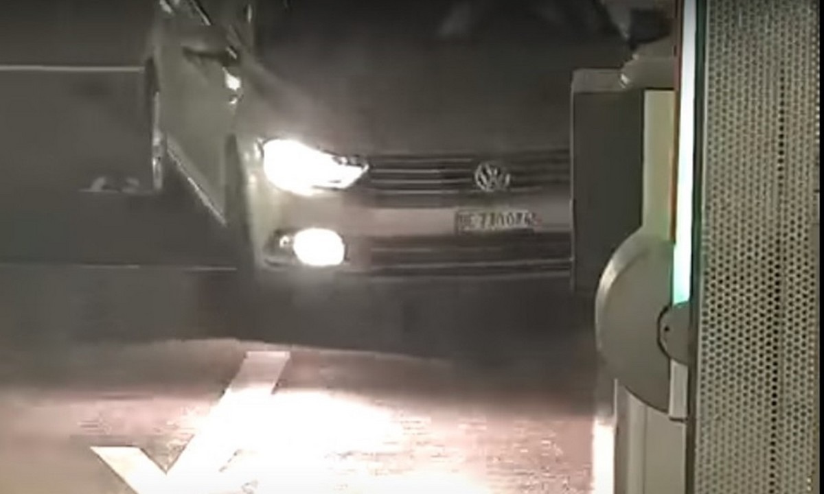 Οδηγός καταστρέφει το αυτοκίνητό σου σε πάρκινγκ! (video)