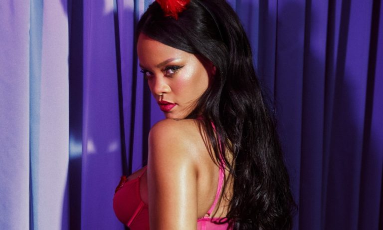 Ριάνα: «Κόλαση» με κατάμαυρα εσώρουχα (pics)