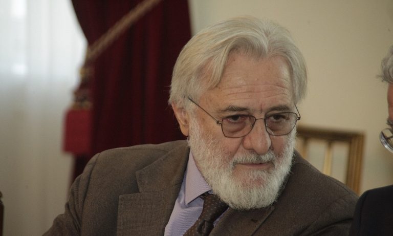 Σμαραγδής: Ταινία για τον Τσιόδρα με τίτλο «Ένας καλός πατριώτης»