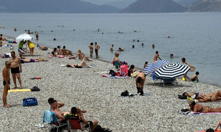 Άγρια συμπλοκή νεαρών σε παραλία με 2 τραυματίες!