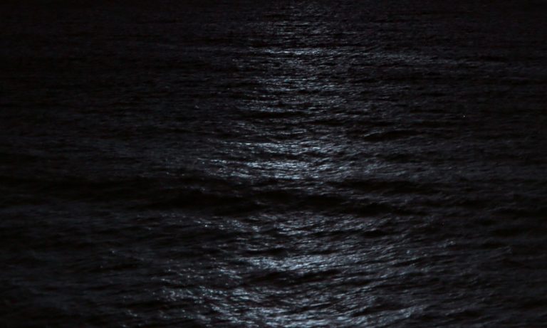 Χίος: Αυτοκίνητο έπεσε στη θάλασσα – Άγιο είχε ο οδηγός (pic)